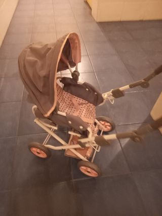 Cochecito de muñeca
