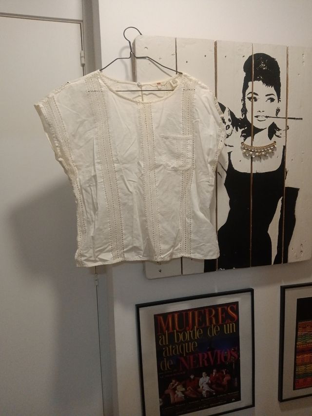 Camisa Levi's Blanca con Encaje