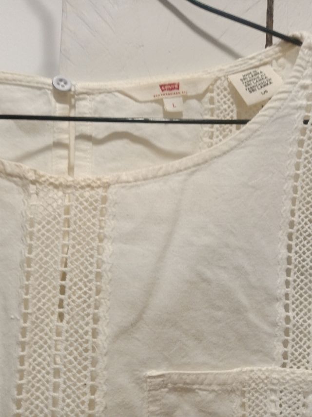 Camisa Levi's Blanca con Encaje