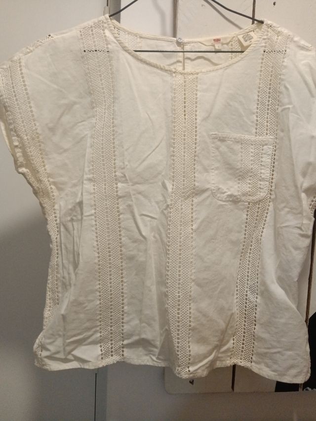 Camisa Levi's Blanca con Encaje