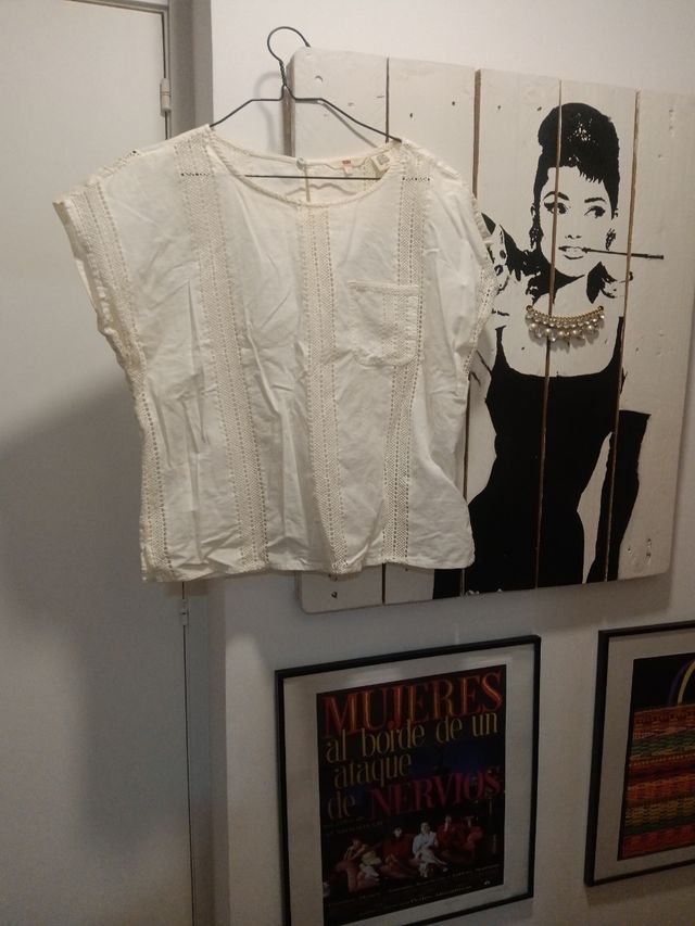 Camisa Levi's Blanca con Encaje