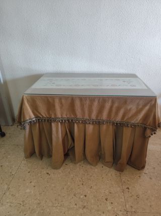Mesa camilla con cristal y tela marrón