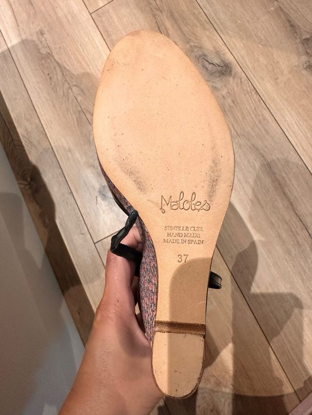 Zapatos de cuña con estampado floral