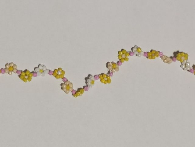Pulseras hechas a mano con forma de flores