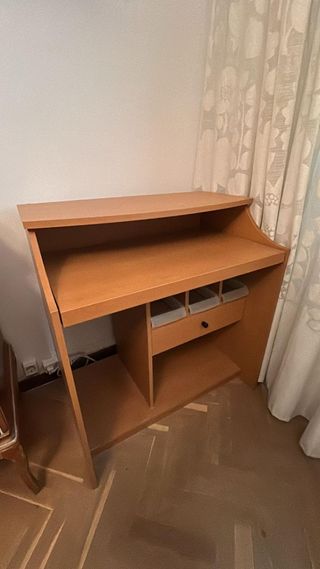 Mesa de ordenador de madera