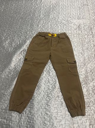 Pantalón cargo Zara niño marrón