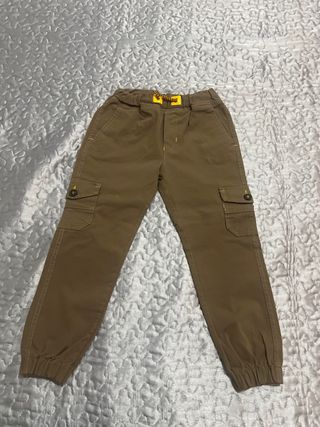 Pantalón cargo Zara niño marrón