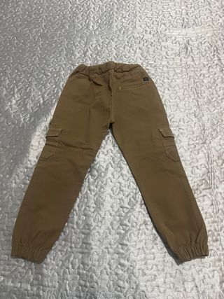 Pantalón cargo Zara niño marrón