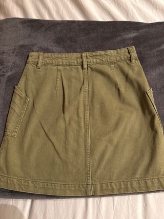 Falda corta kaki con cremallera