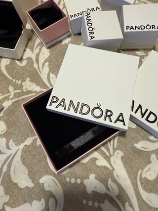 Cajas Pandora Blancas, Blancas y rosas