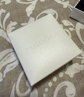 Cajas Pandora Blancas, Blancas y rosas