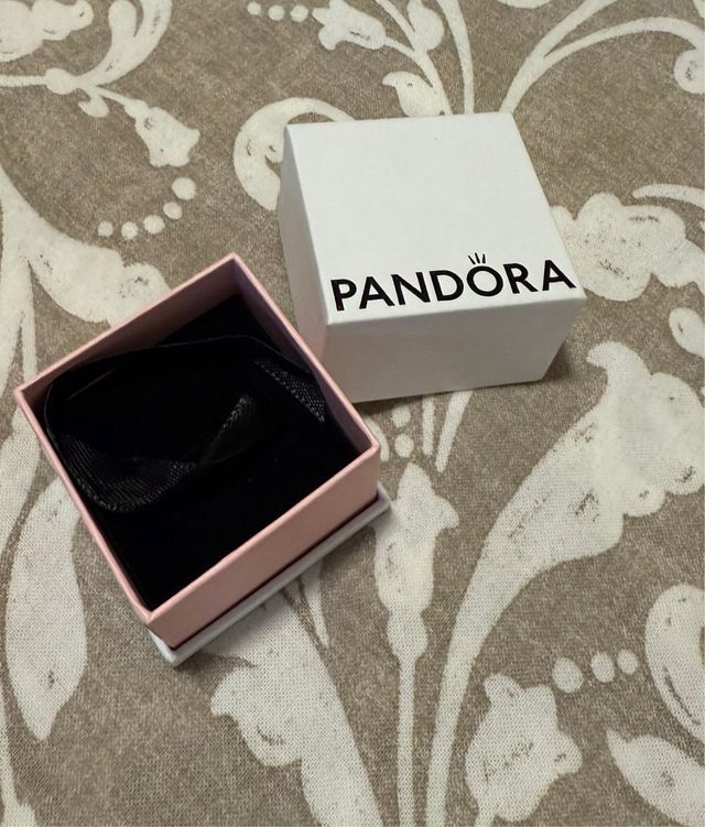 Cajas Pandora Blancas, Blancas y rosas