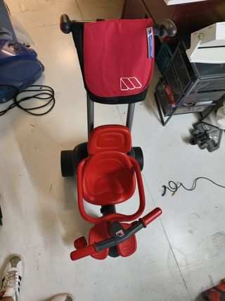 Triciclo de paseo rojo