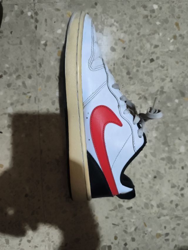 Zapatos Nike Blancos y Rojos