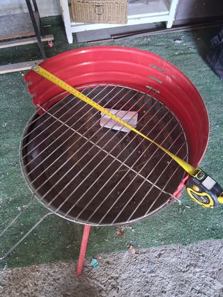 Barbacoa redonda con parrilla