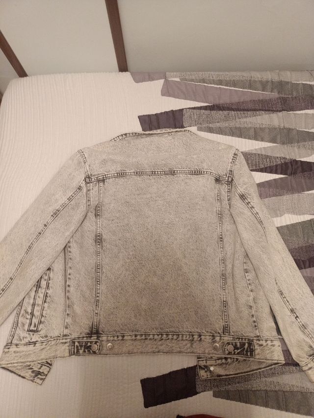 Chaqueta Vaquera Bershka Gris