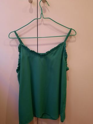 Blusa verde con volantes