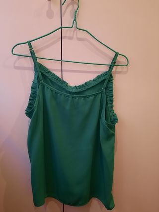 Blusa verde con volantes