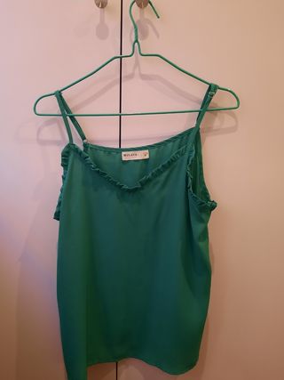 Blusa verde con volantes