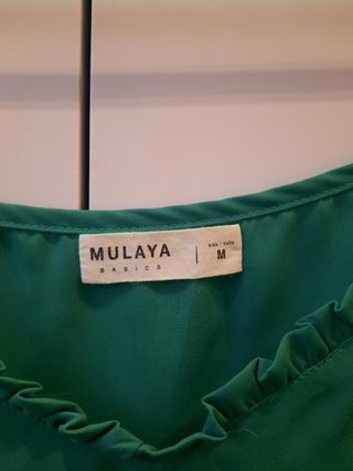 Blusa verde con volantes