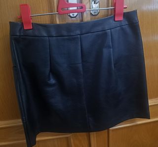 Falda cuero negra