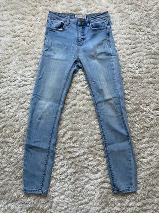 Pantalones pitillo Stradivarius azules