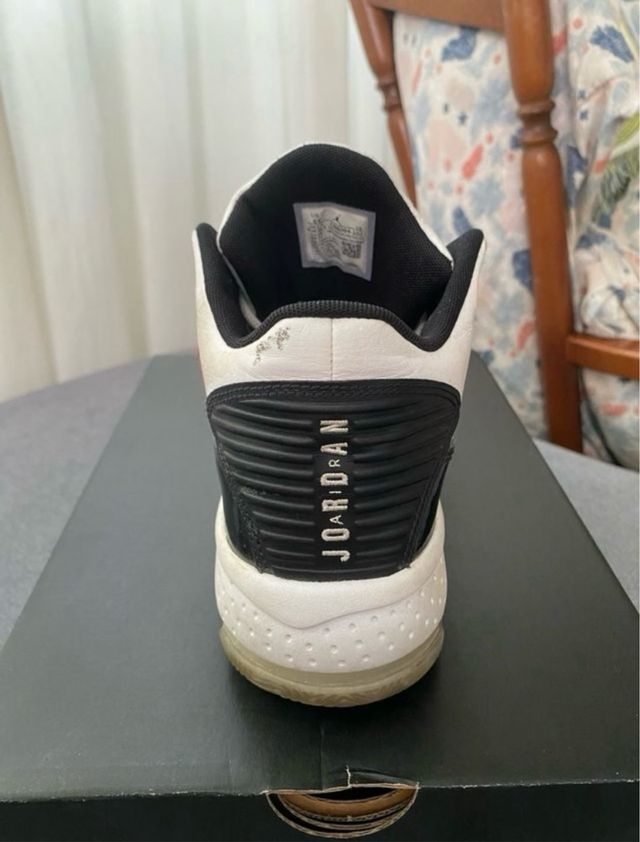 Zapatillas Jordan Max Aura Negras y Blancas