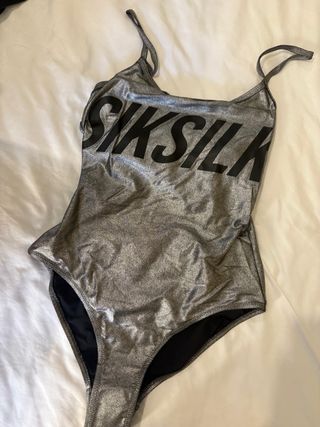 Bañador SikSilk plateado con logo