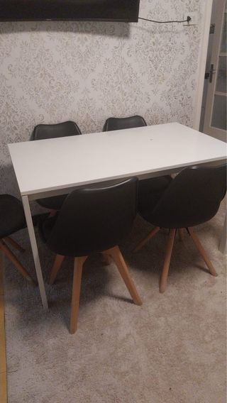 Mesa de comedor blanca