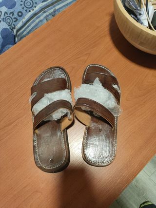 Sandalias de cuero marrones