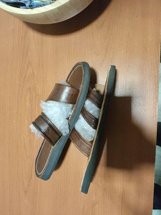 Sandalias de cuero marrones