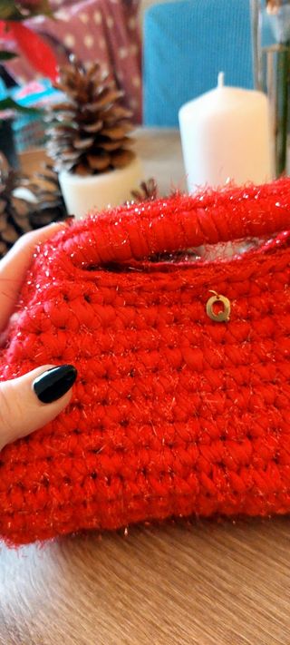Bolso de mano crochet rojo
