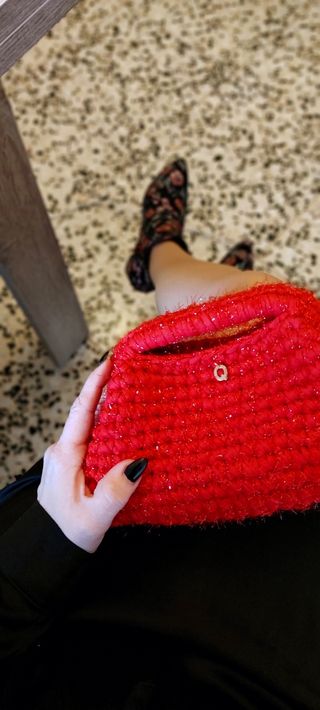 Bolso de mano crochet rojo