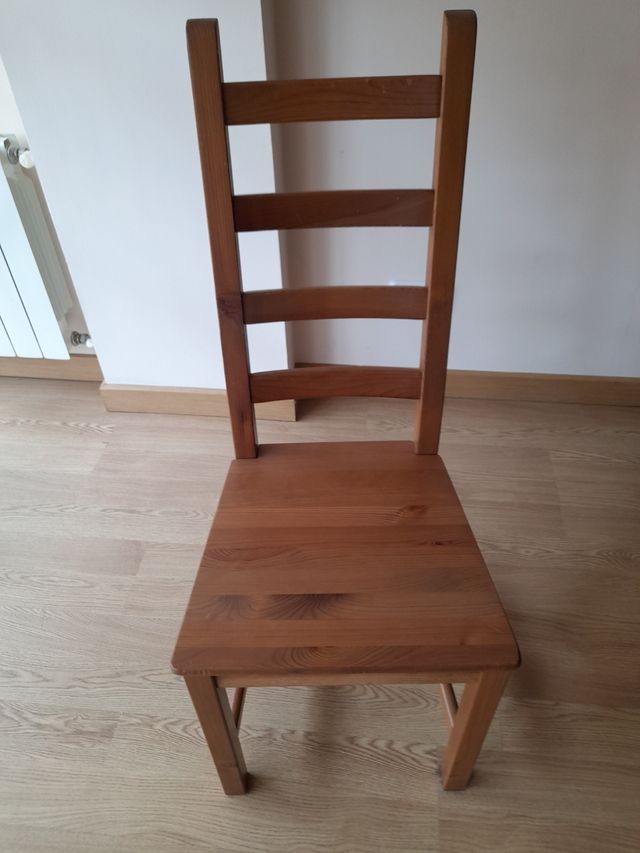 Mesa redonda extensible + 4 sillas.