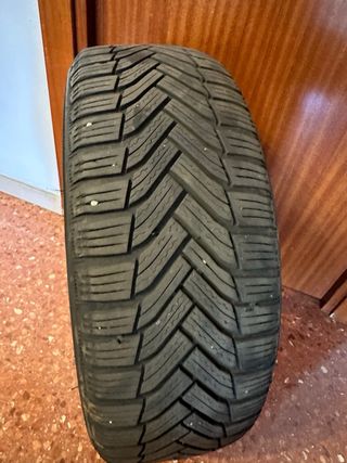 Neumático Michelin 205/55 R16 Alpine montado 