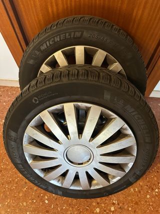 Neumático Michelin 205/55 R16 Alpine montado 