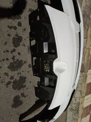 PARAGOLPES DELANTERO RENAULT MEGANE III