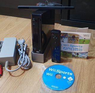 Nintendo Wii + Wii Sports + Accesorios