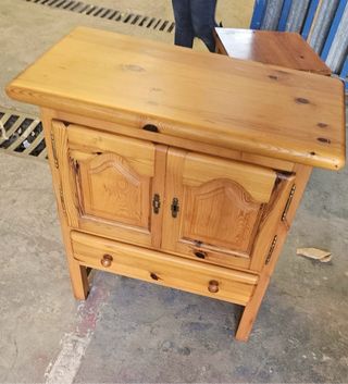 Mueble de madera rústico