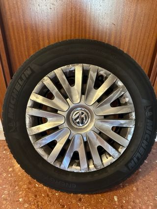Neumáticos Michelin 195/65/15 montados
