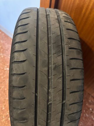 Neumáticos Michelin 195/65/15 montados
