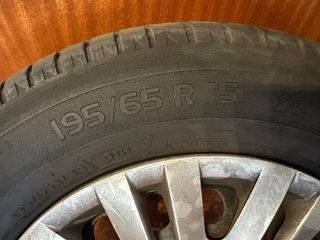 Neumáticos Michelin 195/65/15 montados
