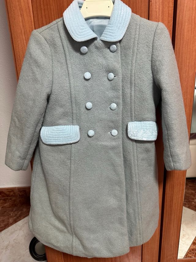 Abrigo bebé celeste talla 4