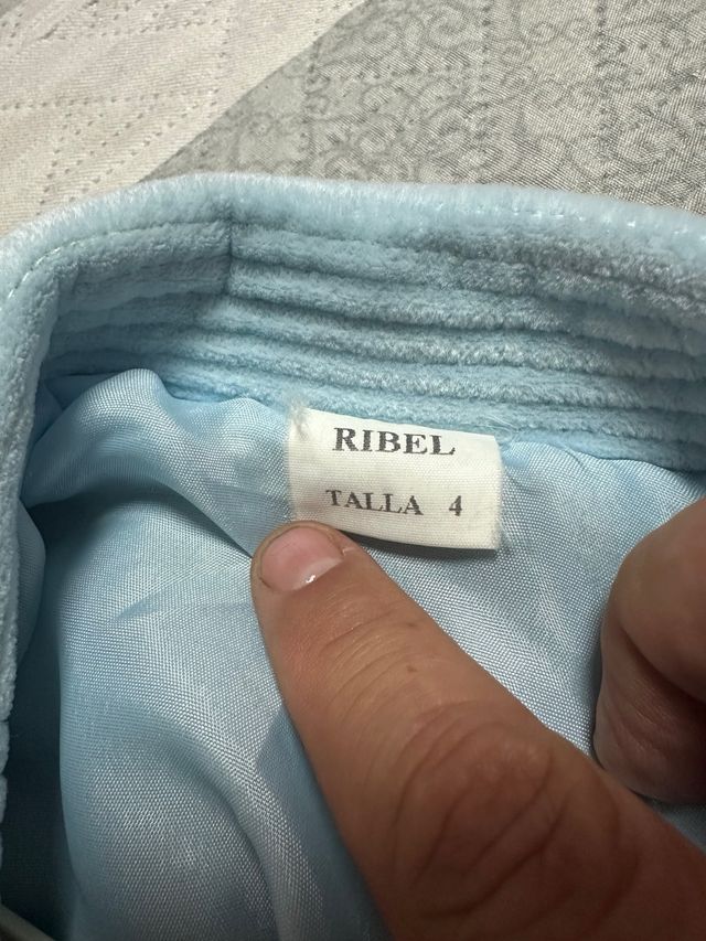 Abrigo bebé celeste talla 4