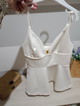 Top blanco con tirantes