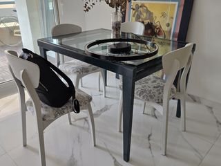 Mesa de comedor y 6 sillas