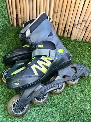 4 Patines  (3 de adultos y 1 de niño)