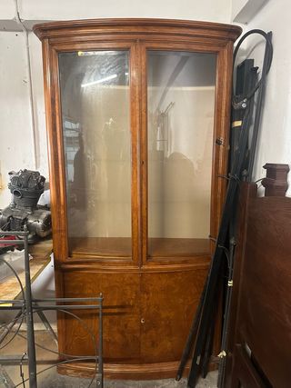 Vitrina de Madera Maciza con Cristal