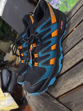 Zapatillas deportivas running de segunda mano.