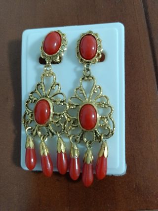 Pendientes flamenca dorados con coral